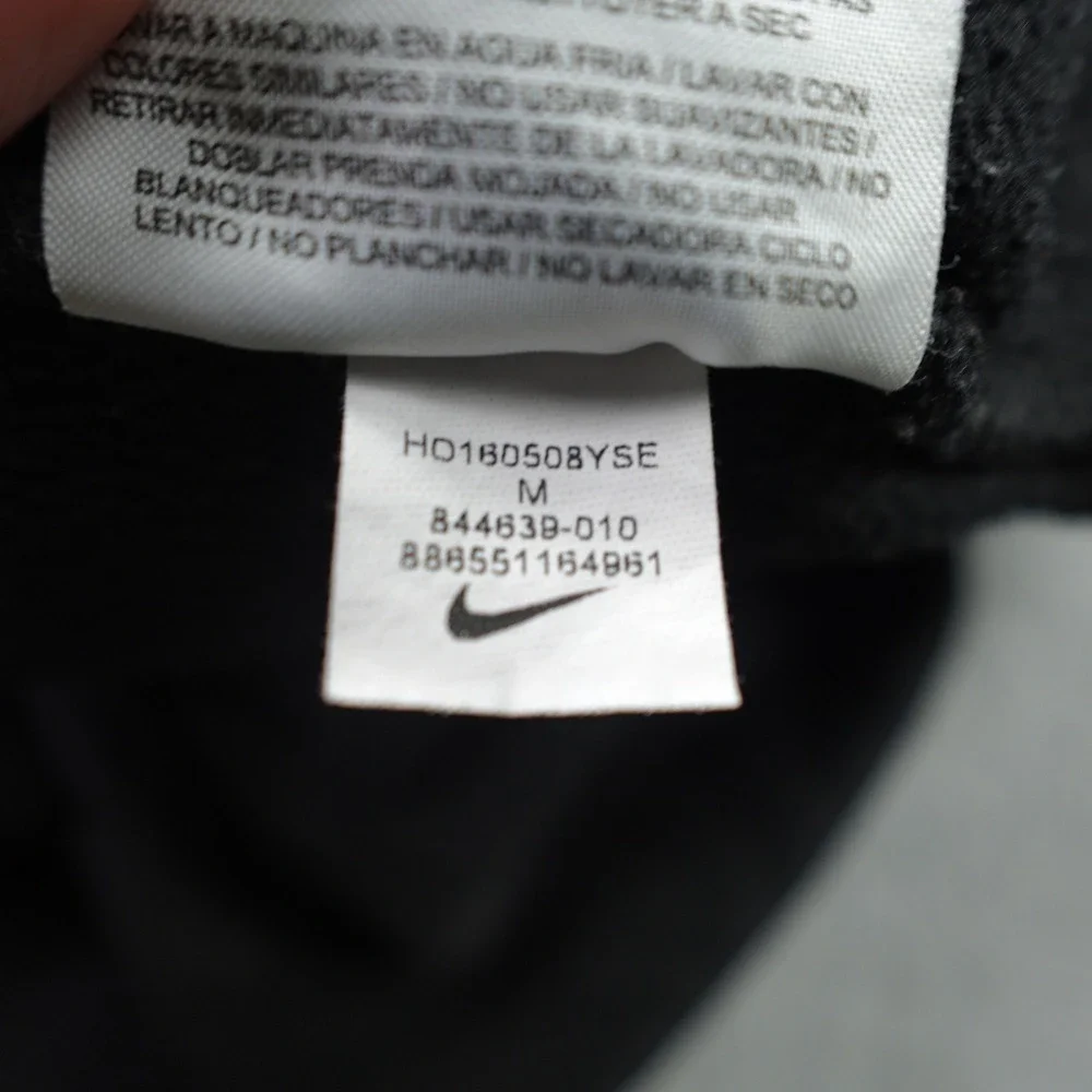 Nike Hoodie Mens Medium Black Dri-FIT Training Graphic Middle Swoosh Sweatshirt‎